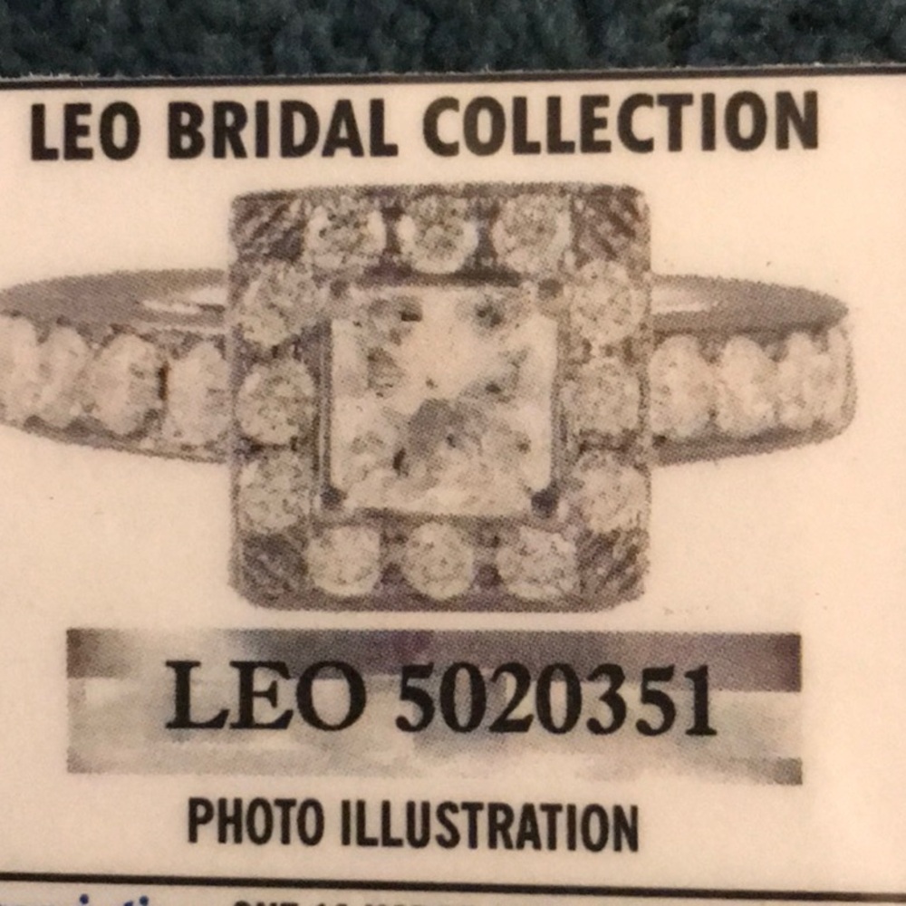 Leo Bridal - 14 ct gold ring apx 2.8 dwt.  TW 1.43cts.